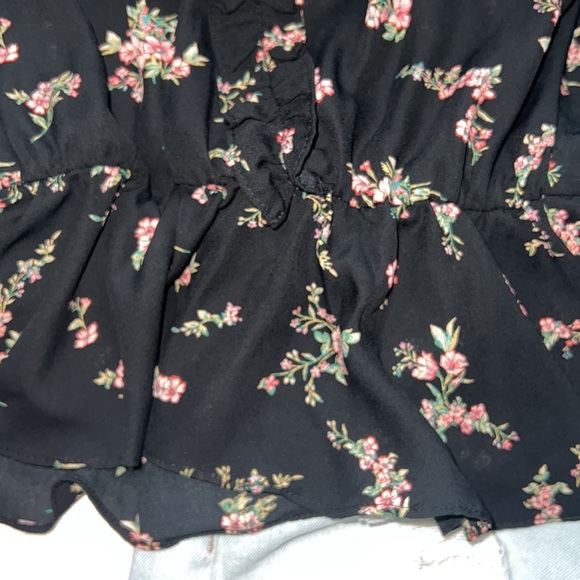 Flowy Floral ruffled blouse - Picture 3 of 6